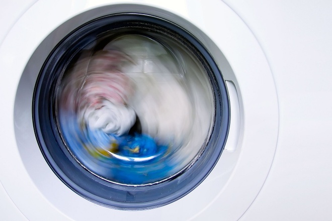 6 cách làm sạch và sử dụng máy giặt đơn giản nhưng rất nhiều người không biết - Ảnh 1.