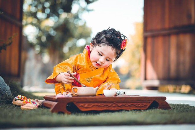 Đây chính là cô Ba Sài Gòn phiên bản 2,5 tuổi cưng hết sảy khiến dân mạng phát cuồng - Ảnh 39.