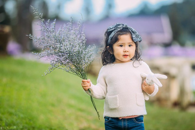 Đây chính là cô Ba Sài Gòn phiên bản 2,5 tuổi cưng hết sảy khiến dân mạng phát cuồng - Ảnh 42.