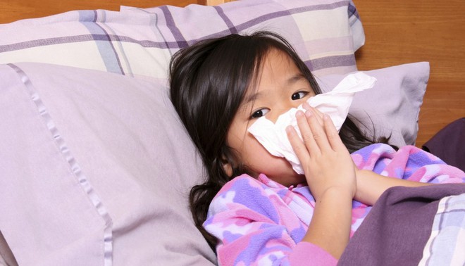 4 cách phòng tránh cảm cúm, viêm đường hô hấp cho trẻ trong mùa lạnh cha mẹ nào cũng cần biết - Ảnh 1.