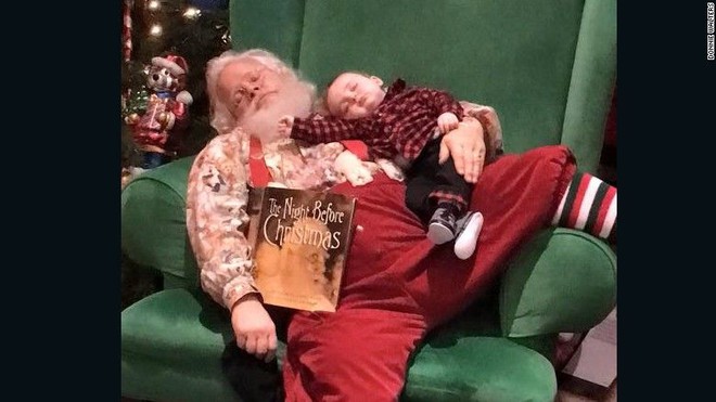 Những khoảnh khắc “cười ra nước mắt” vì không phải bé nào cũng thích Noel như cha mẹ vẫn nghĩ - Ảnh 10. Những khoảnh khắc “cười ra nước mắt” vì không phải bé nào cũng thích Noel như cha mẹ vẫn nghĩ - Ảnh 10.