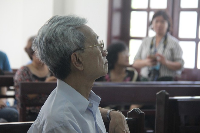 Vụ dâm ô Vũng Tàu: Nhận mức án 3 năm tù giam, bị cáo Nguyễn Khắc Thủy lớn tiếng trước tòa, một mực kêu oan - Ảnh 6. Vụ dâm ô Vũng Tàu: Nhận mức án 3 năm tù giam, bị cáo Nguyễn Khắc Thủy lớn tiếng trước tòa, một mực kêu oan - Ảnh 6.