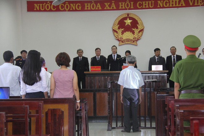 Xét xử vụ dâm ô hàng loạt bé gái ở Vũng Tàu: Bị cáo Thủy nhận mức án 3 năm tù giam - Ảnh 6.