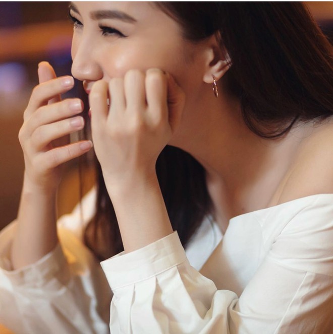 Soi nhất cử nhất động của sao Việt (1/11) - Ảnh 9.