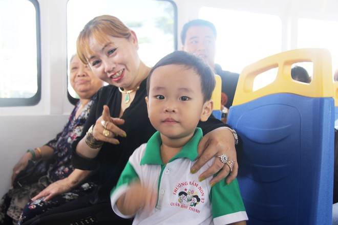 Người Sài Gòn háo hức trải nghiệm tuyến buýt đường sông hoàn toàn miễn phí - Ảnh 14.