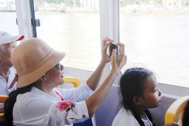 Người Sài Gòn háo hức trải nghiệm tuyến buýt đường sông hoàn toàn miễn phí - Ảnh 17.