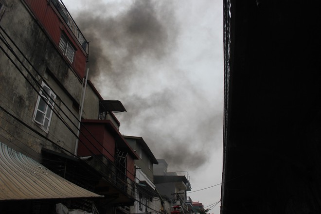 Hà Nội: Cháy ngôi nhà 3 tầng trong phố cổ, 2 người thương vong - Ảnh 1.