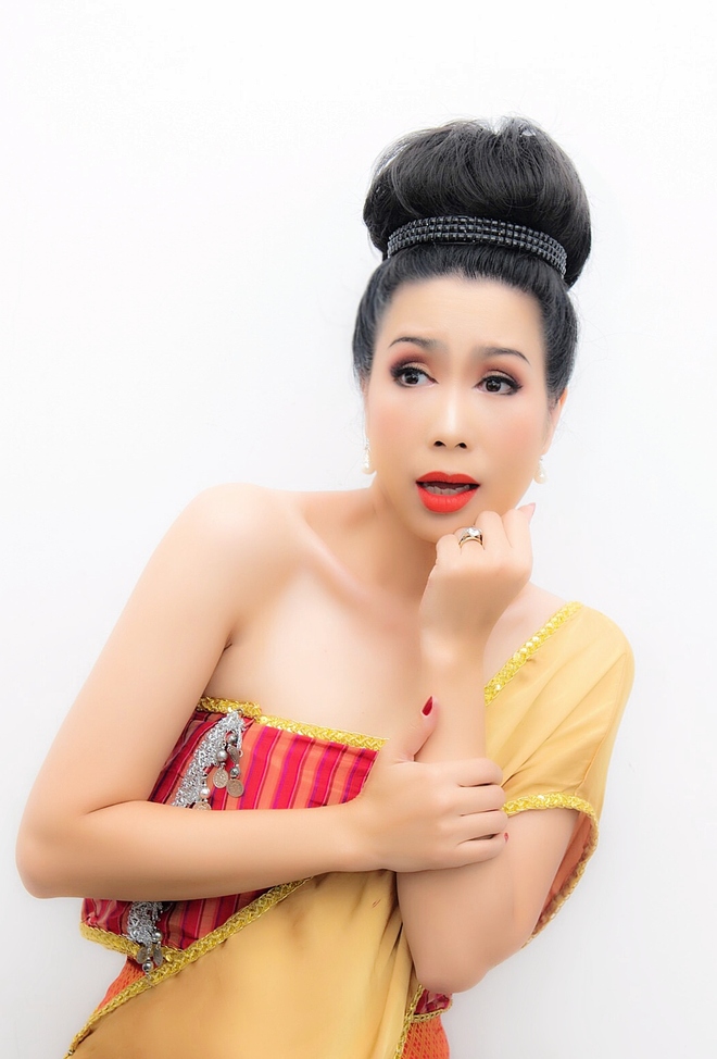 Trịnh Kim Chi khoe vai trần nuột nà, duyên dáng làm cô gái Thái Lan - Ảnh 7.