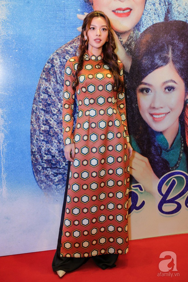 Tăng Thanh Hà xinh đẹp diện áo dài cùng hội bạn thân đến ủng hộ Vân Ngô - Ảnh 20.