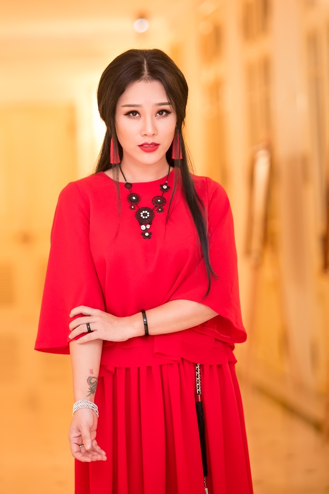 Vợ 3 con xinh như hotgirl của danh ca Việt Hoàn gây chú ý khi xuất hiện bên chồng  - Ảnh 6.