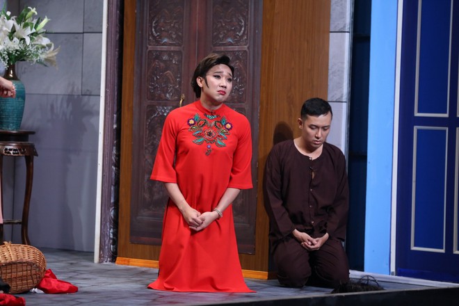 Ơn giời 2017 mở màn, Hoài Linh cười sấp mặt với cảnh Trấn Thành - Thùy Dương giành chồng - Ảnh 3.