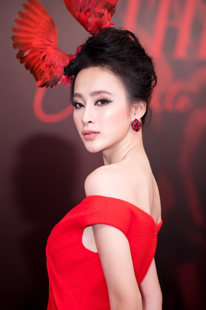 Angela Phương Trinh xuất hiện với thần thái quyến rũ, đội mũ cánh chim tỏa sáng trên thảm đỏ thời trang - Ảnh 3.