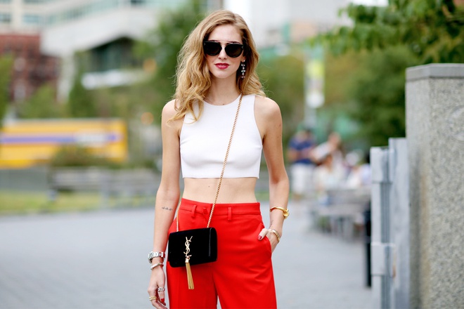 5 dáng crop top vừa mát vừa thời trang diện xuyên suốt cả hè mà không chán - Ảnh 17.