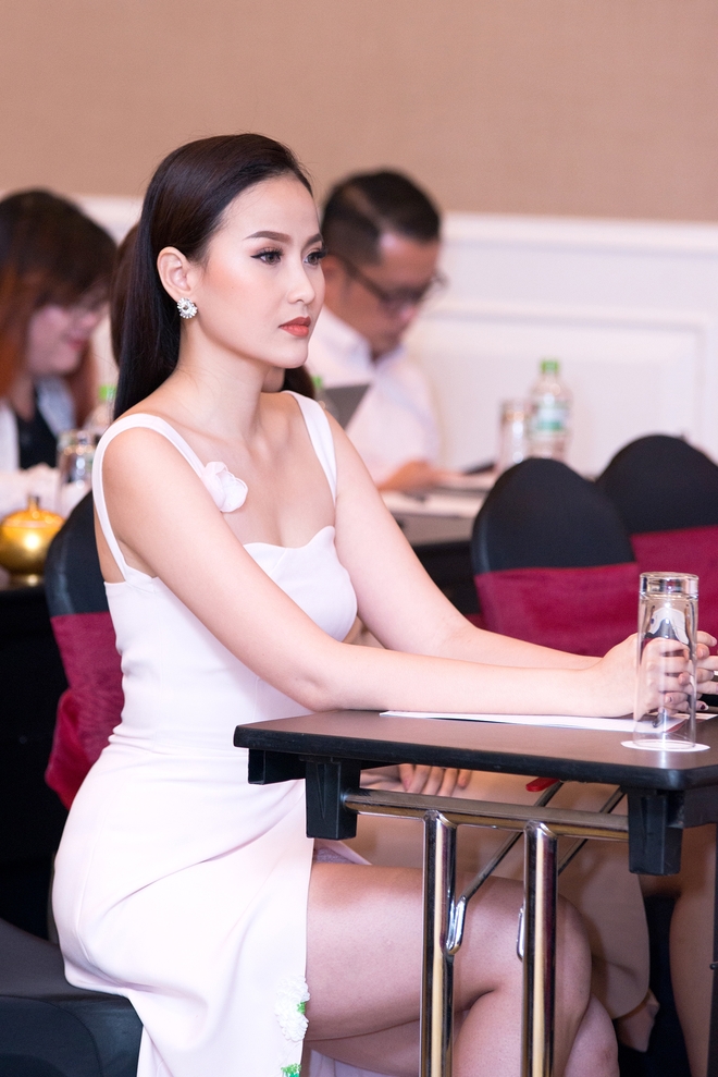 Hoa khôi Khánh Ngân chính thức đi Châu Âu thi Hoa hậu Hoàn cầu - Ảnh 3.