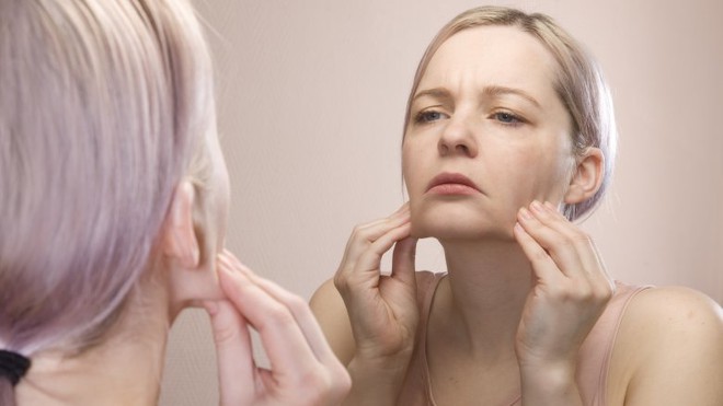 Điều gì thực sự xảy ra với da mặt khi bạn đi ngủ không tẩy trang - Ảnh 6.