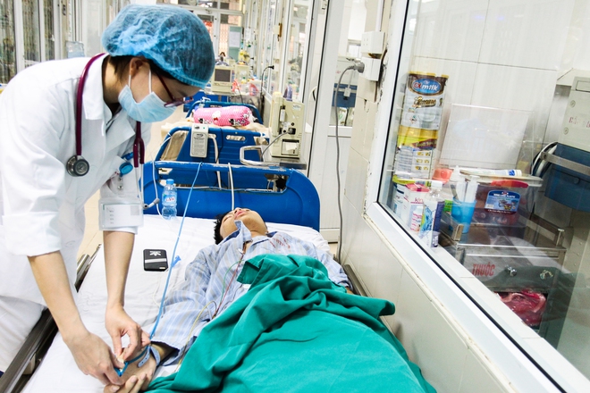 Hà Nội: Dịch SXH gia tăng, bệnh viện chật cứng từ phòng bệnh đến hành lang - Ảnh 9.