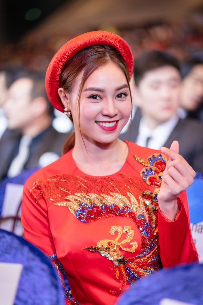 Ngô Thanh Vân cùng hội mỹ nhân Cô Ba Sài Gòn diện áo dài nổi bật trên thảm đỏ LHP Busan - Ảnh 8.