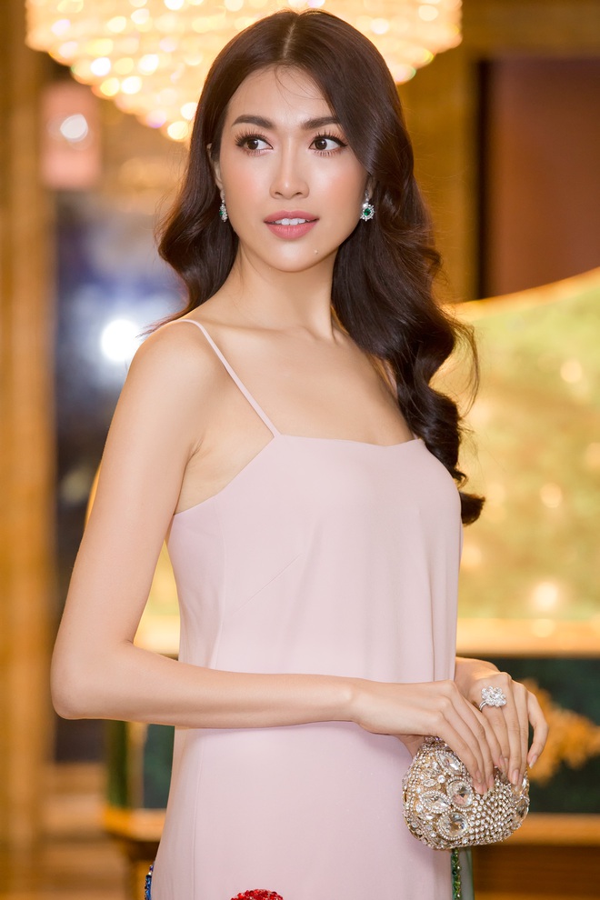 Lệ Hằng bất ngờ diện v&aacute;y đơn giản nhưng lạ mắt trong sự kiện - Ảnh 5.