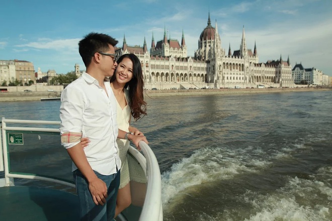 Hình ảnh ngọt ngào của Hoa hậu Dương Thùy Linh và chồng doanh nhân tại trời Âu - Ảnh 15.