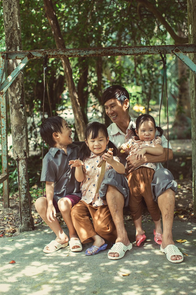 4 con của Lý Hải - Minh Hà thích thú khi được về quê làm nông dân, mò cua bắt ốc - Ảnh 7.