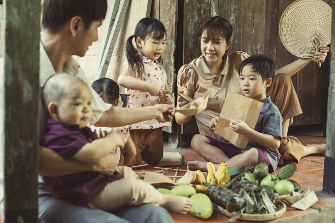 4 con của Lý Hải - Minh Hà thích thú khi được về quê làm nông dân, mò cua bắt ốc - Ảnh 8.