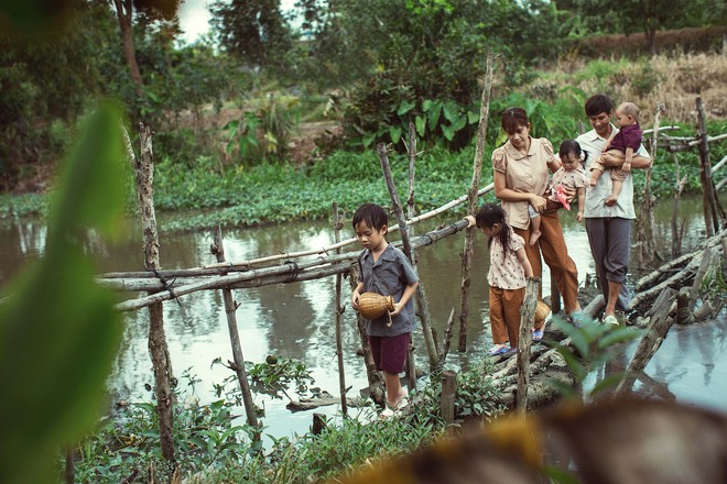 4 con của Lý Hải - Minh Hà thích thú khi được về quê làm nông dân, mò cua bắt ốc - Ảnh 10.