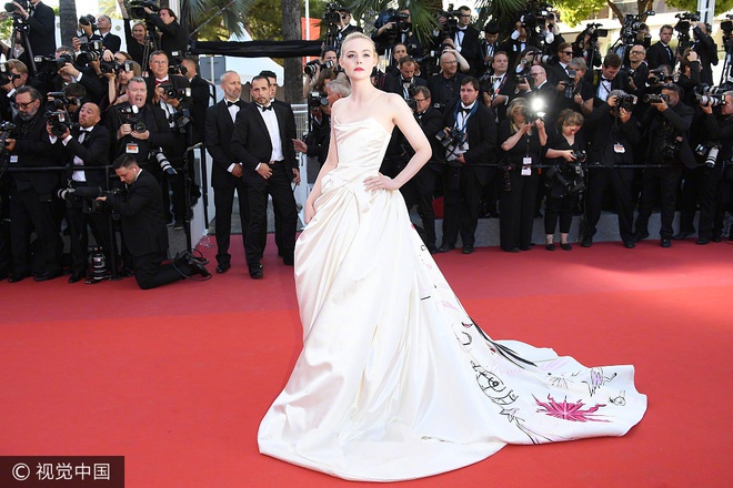 Phạm Băng Băng một lần nữa xứng danh nữ hoàng thảm đỏ tại LHP Cannes - Ảnh 12.