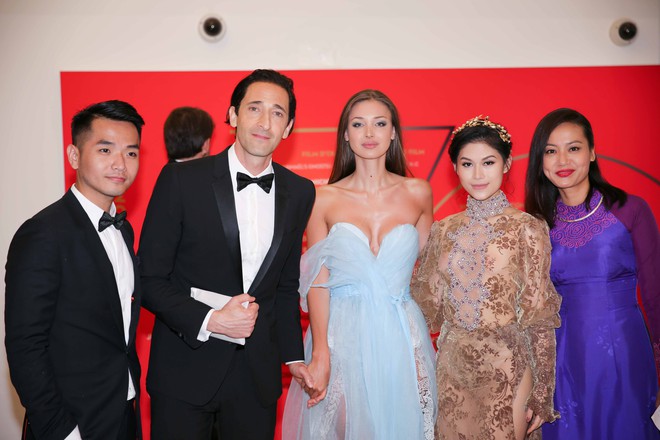 Hồng Ánh, Ngọc Thanh Tâm xuất hiện rực rỡ tại LHP Cannes 2017 - Ảnh 10.