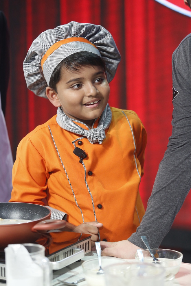 Đầu bếp Ấn Độ 7 tuổi siêu đáng yêu đã đến Mặt trời bé con - Ảnh 4.