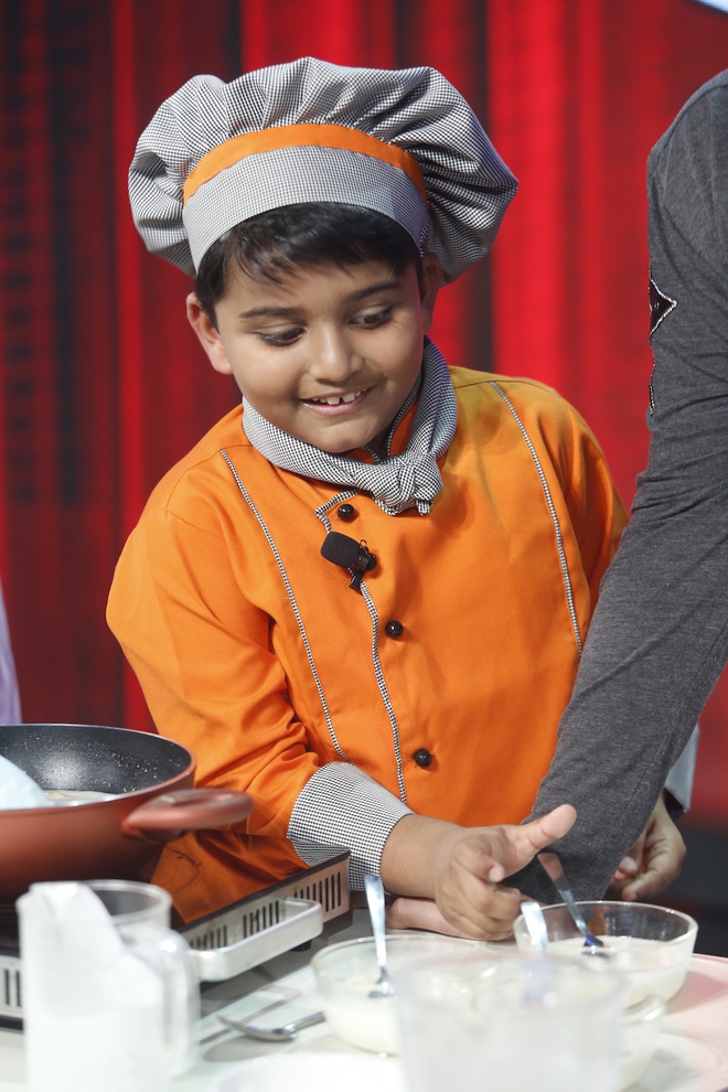 Đầu bếp Ấn Độ 7 tuổi siêu đáng yêu đã đến Mặt trời bé con - Ảnh 5.