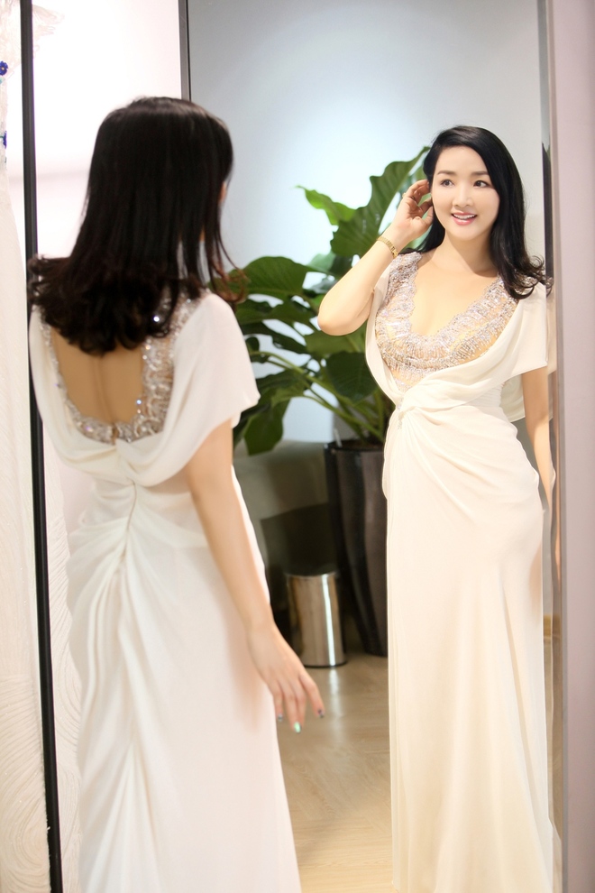 Hoa hậu Giáng My khoe vẻ đẹp không tỳ vết bất chấp tuổi 36 - Ảnh 2.