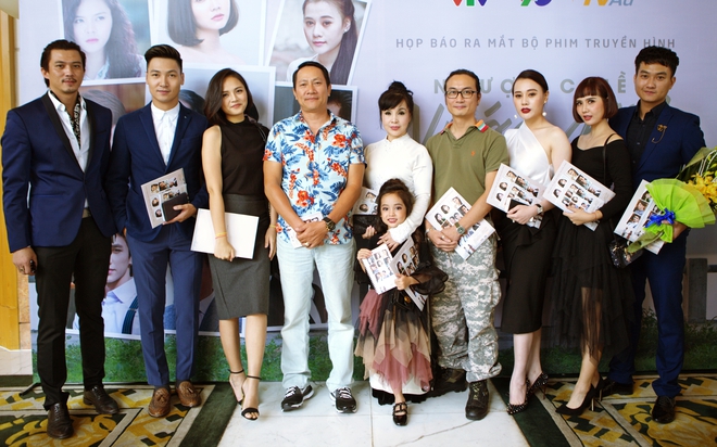 Đây chắc chắn là gia đình nhiều trai xinh gái đẹp nhất màn ảnh Việt - Ảnh 2.