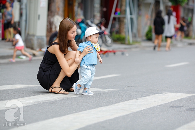 Kỳ Hân đã khác hơn trong mắt người hâm mộ với hình ảnh bình yên bên con trai trên phố đi bộ Hồ Gươm - Ảnh 2.