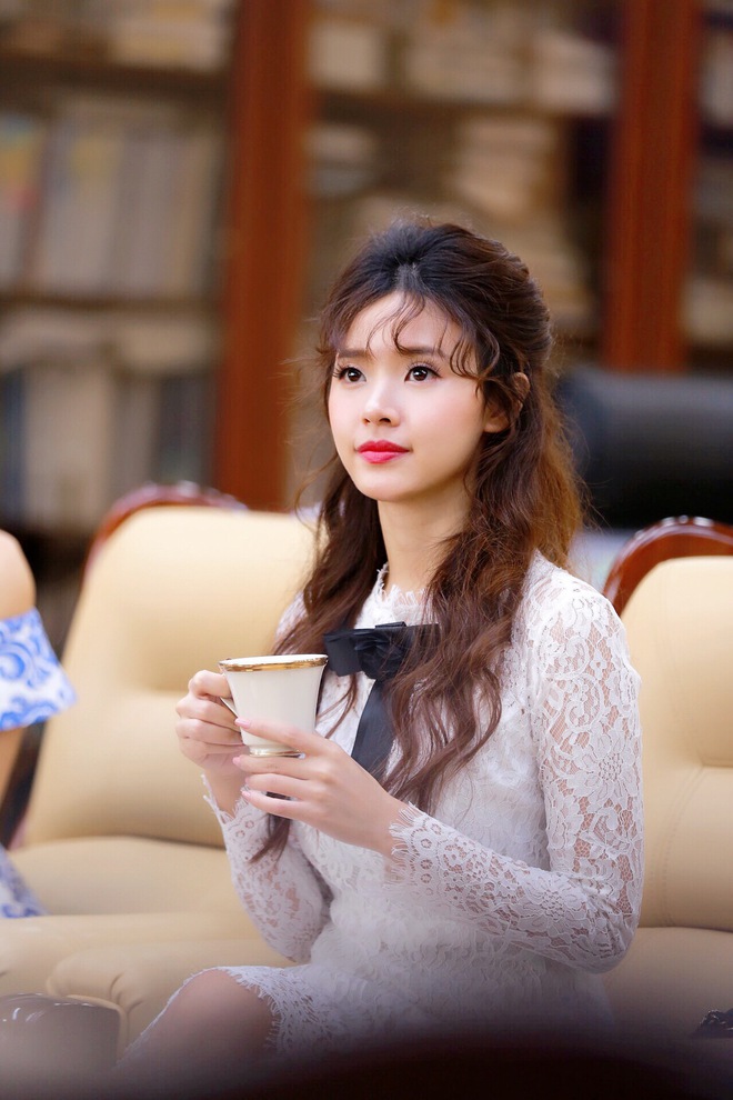 Midu đẹp tinh khôi khi sang Hàn bàn chuyện làm phim - Ảnh 8. Midu đẹp tinh khôi khi sang Hàn bàn chuyện làm phim - Ảnh 8.