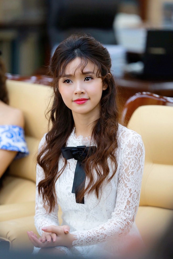 Midu đẹp tinh khôi khi sang Hàn bàn chuyện làm phim - Ảnh 9. Midu đẹp tinh khôi khi sang Hàn bàn chuyện làm phim - Ảnh 9.