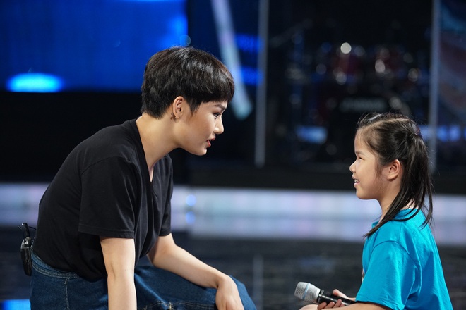 Miu Lê nhảy nhót, phấn khích ngồi bệt xuống sàn vì thí sinh Idol Kids - Ảnh 5.