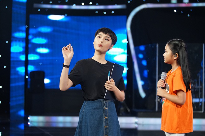 Miu Lê nhảy nhót, phấn khích ngồi bệt xuống sàn vì thí sinh Idol Kids - Ảnh 3.