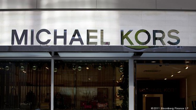 Michael Kors đồng loạt đóng cửa 100 cửa hàng vì lí do không ai ngờ tới  - Ảnh 2.