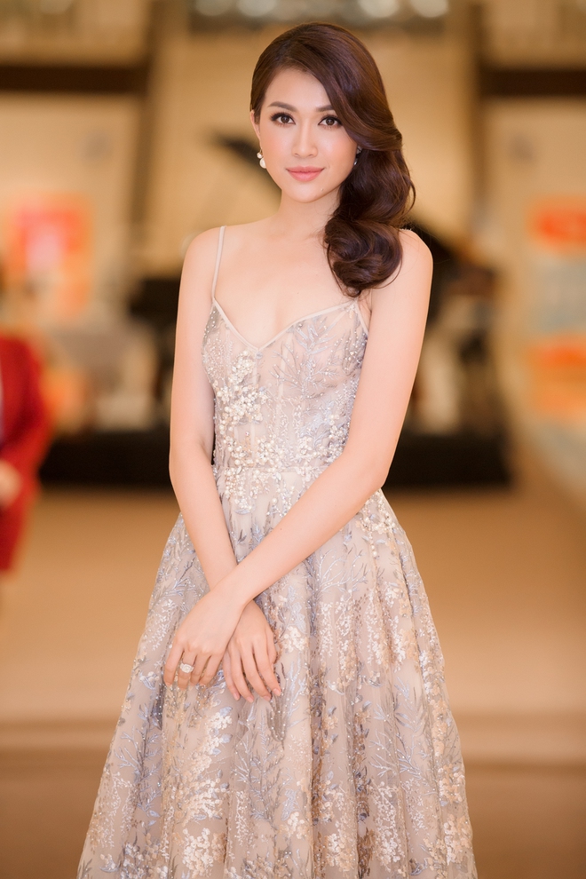 Lệ Hằng cực gợi cảm khi làm host “Tôi là Hoa hậu Hoàn vũ Việt Nam” - Ảnh 3.