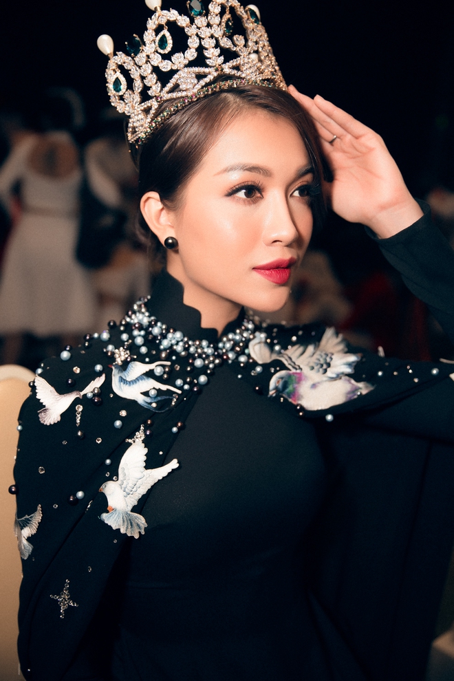 Lệ Hằng cực gợi cảm khi làm host “Tôi là Hoa hậu Hoàn vũ Việt Nam” - Ảnh 9.