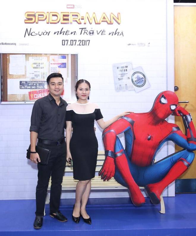 Trường Giang, Nhã Phương nhí nhảnh mặc đồ đôi đi gặp Người Nhện - Ảnh 7. Trường Giang, Nhã Phương nhí nhảnh mặc đồ đôi đi gặp Người Nhện - Ảnh 7.