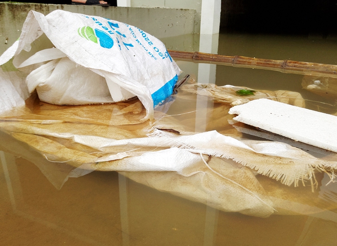 Hà Nội: Sau 1 ngày mưa bão, hàng chục căn biệt thự tại Thiên đường Bảo Sơn vẫn ngập chìm trong nước - Ảnh 14.