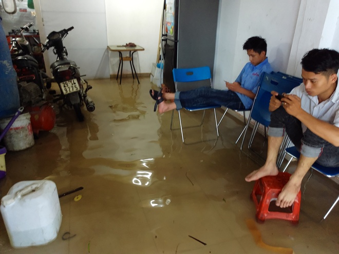 Hà Nội: Nhiều chung cư, khu đô thị bị cô lập vì nước ngập lớn  - Ảnh 14.