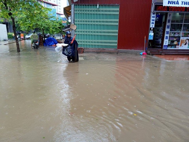 Hà Nội: Chung cư, liền kề KĐT Văn Phú khốn khổ vì chìm trong biển nước. - Ảnh 12.