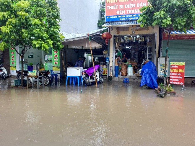 Hà Nội: Chung cư, liền kề KĐT Văn Phú khốn khổ vì chìm trong biển nước. - Ảnh 5.