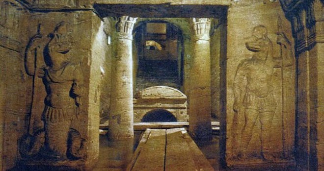 Phát hiện khu hầm mộ đồ sộ nghìn năm một cách tình cờ nhờ công của một con lừa - Ảnh 1.