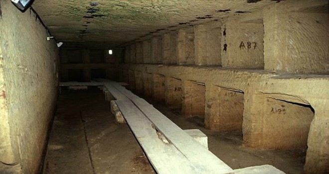 Phát hiện khu hầm mộ đồ sộ nghìn năm một cách tình cờ nhờ công của một con lừa - Ảnh 2.