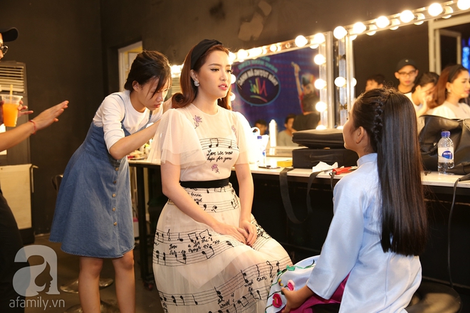 Văn Mai Hương béo lên trông thấy khi đọ dáng cùng Minh Hằng và Bích Phương - Ảnh 6. Văn Mai Hương béo lên trông thấy khi đọ dáng cùng Minh Hằng và Bích Phương - Ảnh 6.