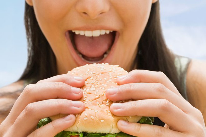 Phụ nữ có thân hình khỏe mạnh mà ăn nhiều thực phẩm này cũng có nguy cơ bị ung thư cao hơn 10% - Ảnh 1.