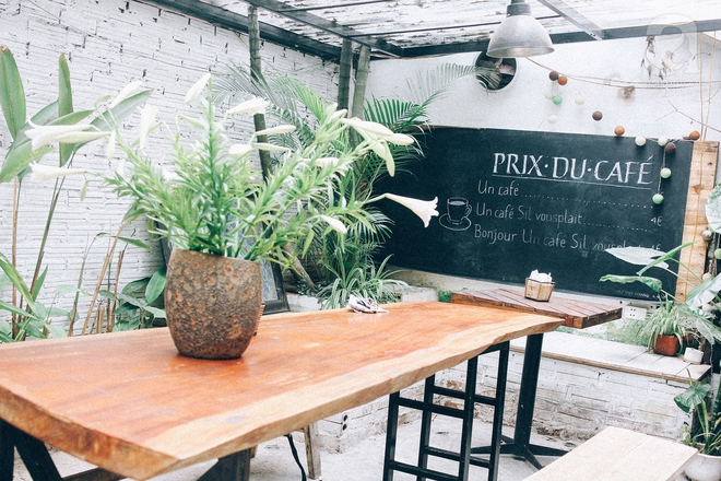 5 quán cafe trong ngõ để tìm tĩnh lặng và yên bình cho những ngày cuối hạ - Ảnh 29. 5 quán cafe trong ngõ để tìm tĩnh lặng và yên bình cho những ngày cuối hạ - Ảnh 29.